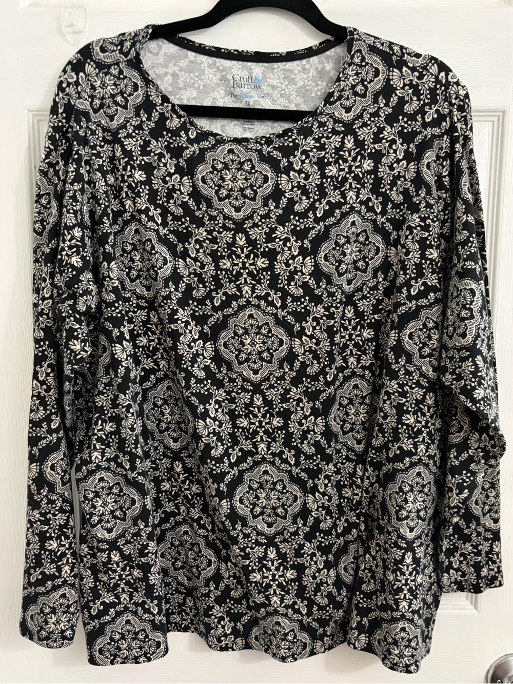 Croft & Barrow Black and Cream Long-Sleeve Printed Top. Size 3X $10